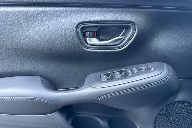 Photo of 2026 Platinum White Pearl Honda HR-V