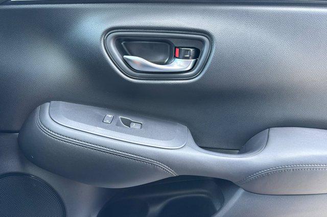 Photo of 2026 Platinum White Pearl Honda HR-V