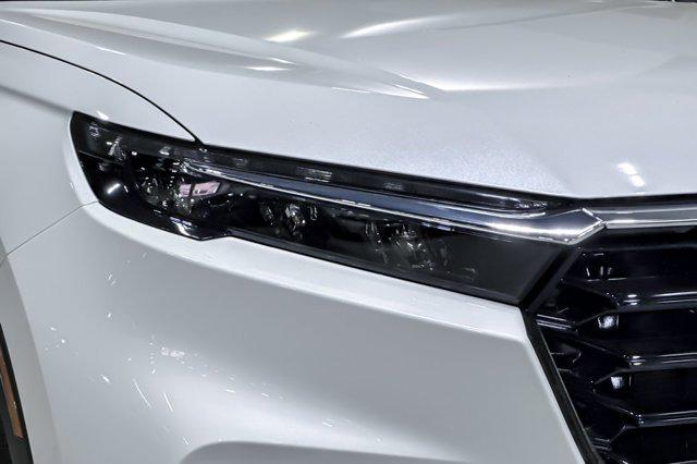 Photo of 2026 Platinum White Pearl Honda CR-V