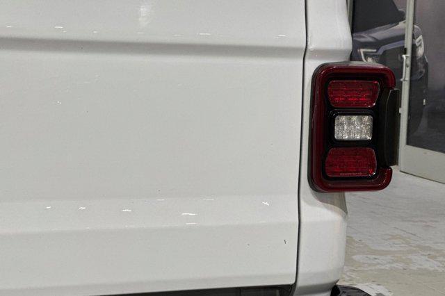 Photo of 2020 Bright White Clearcoat Jeep Gladiator