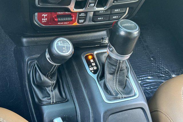 Photo of 2020 Bright White Clearcoat Jeep Gladiator