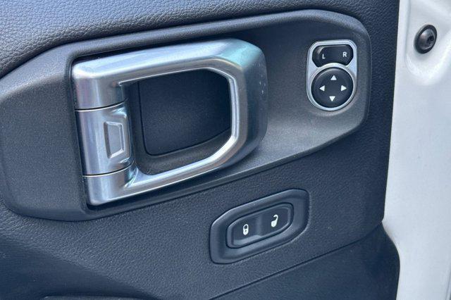 Photo of 2020 Bright White Clearcoat Jeep Gladiator