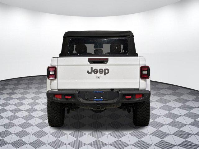 Photo of 2020 Bright White Clearcoat Jeep Gladiator
