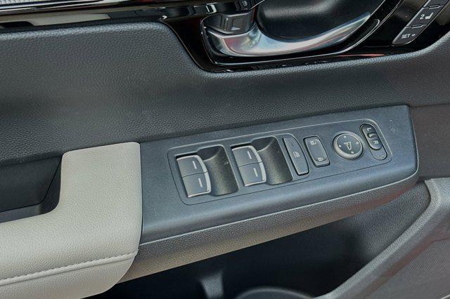 Photo of 2025 Meteorite Gray Metallic Honda CR-V