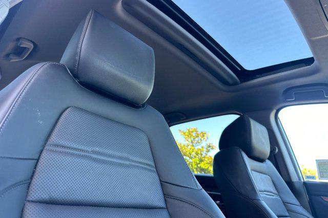 Photo of 2022 Platinum White Pearl Honda CR-V