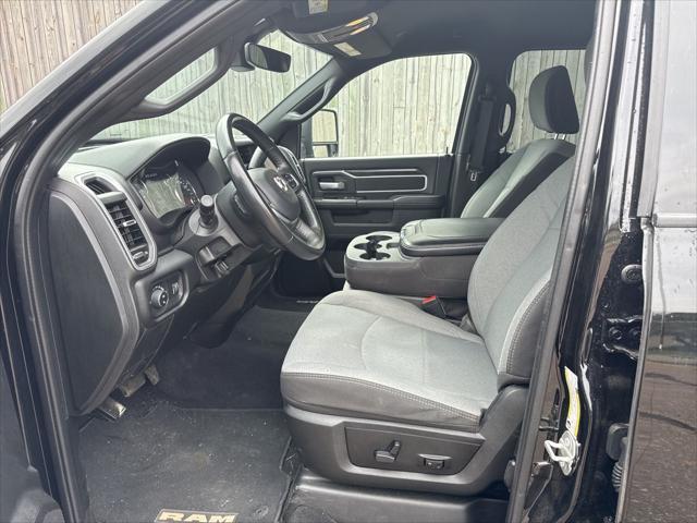 Photo of 2024 Diamond Black Crystal Pearlcoat RAM 2500