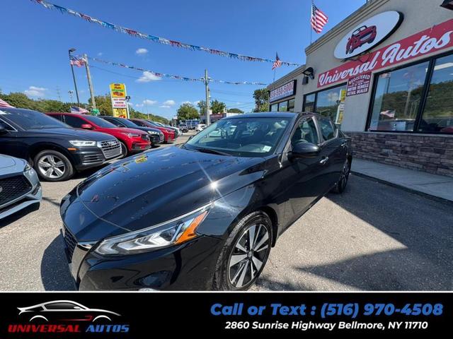 Photo of 2022 Super Black Nissan Altima