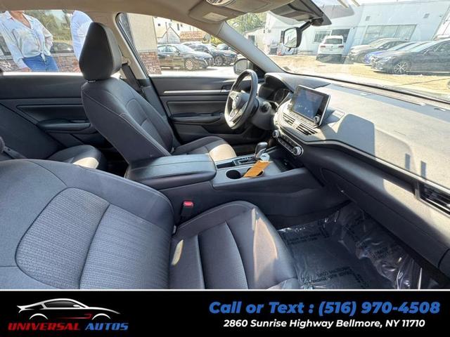 Photo of 2022 Super Black Nissan Altima