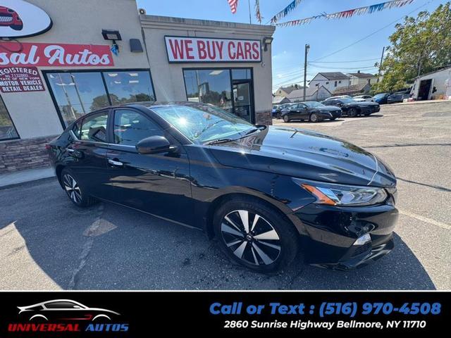 Photo of 2022 Super Black Nissan Altima