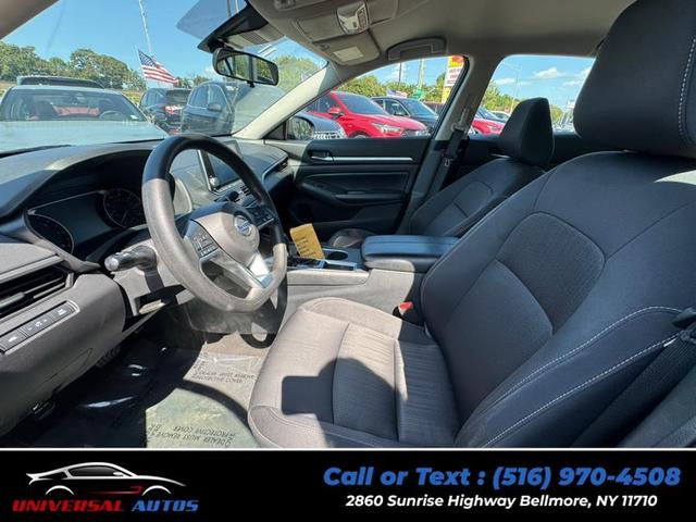Photo of 2022 Super Black Nissan Altima