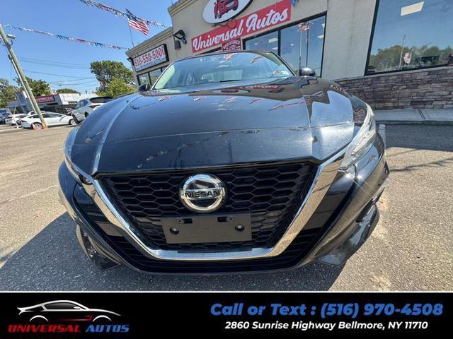 Photo of 2022 Super Black Nissan Altima