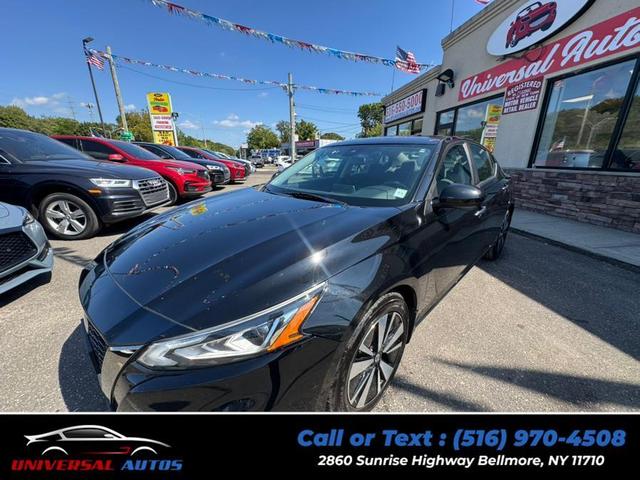 Photo of 2022 Super Black Nissan Altima