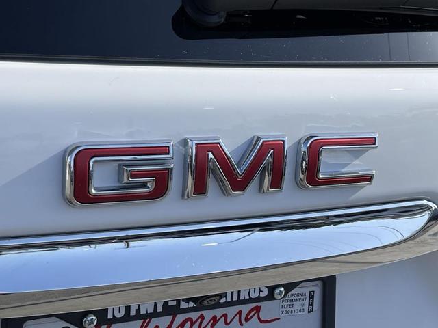 Photo of 2024 Summit White GMC Terrain