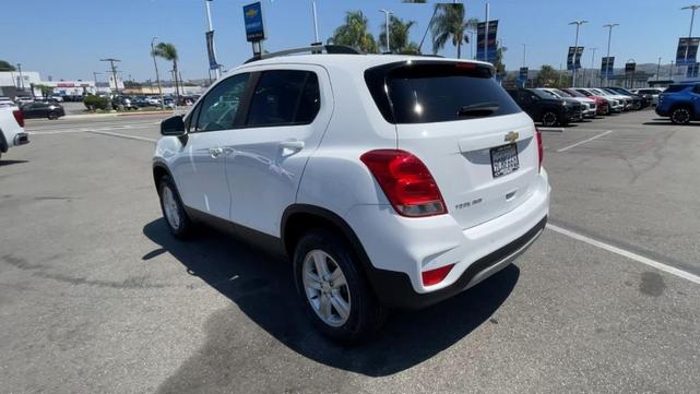 Photo of 2022 Summit White Chevrolet Trax