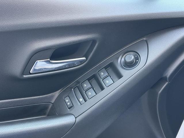 Photo of 2022 Summit White Chevrolet Trax