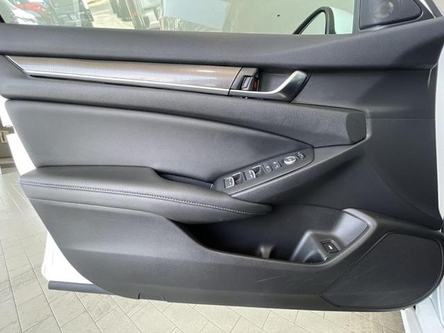 Photo of 2020 Platinum White Pearl Honda Accord