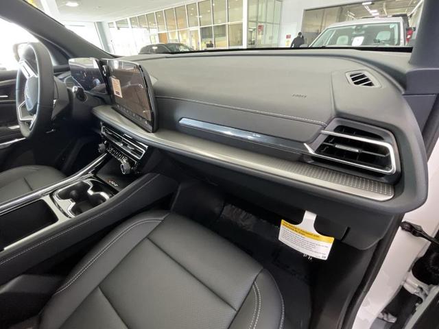 Photo of 2025 Summit White Chevrolet Traverse