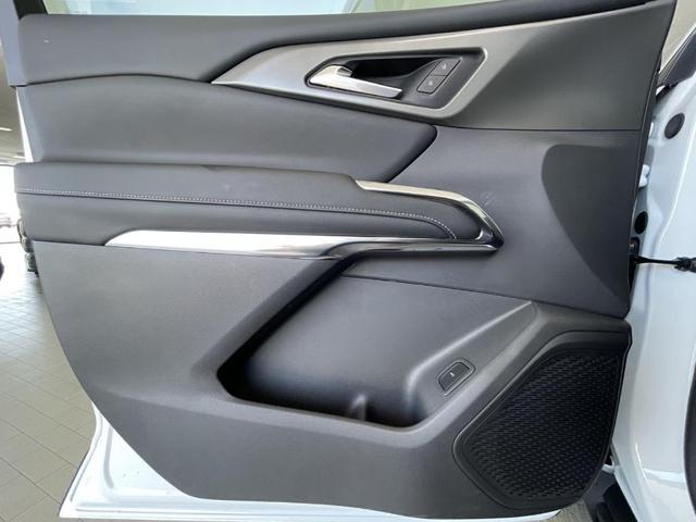 Photo of 2025 Summit White Chevrolet Traverse