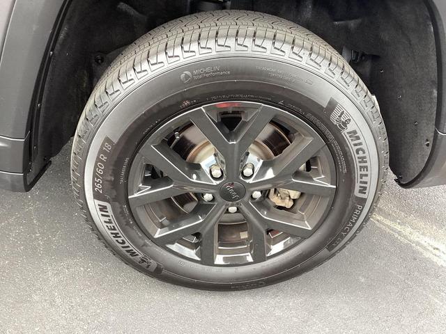 Photo of 2024 Baltic Gray Metallic Clearcoat Jeep Grand Cherokee L