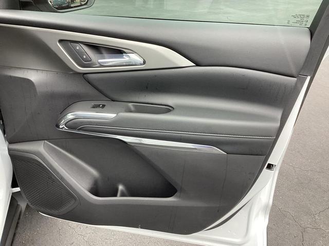 Photo of 2026 Summit White Chevrolet Traverse