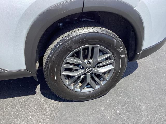 Photo of 2024 Brilliant Silver Metallic Nissan Rogue