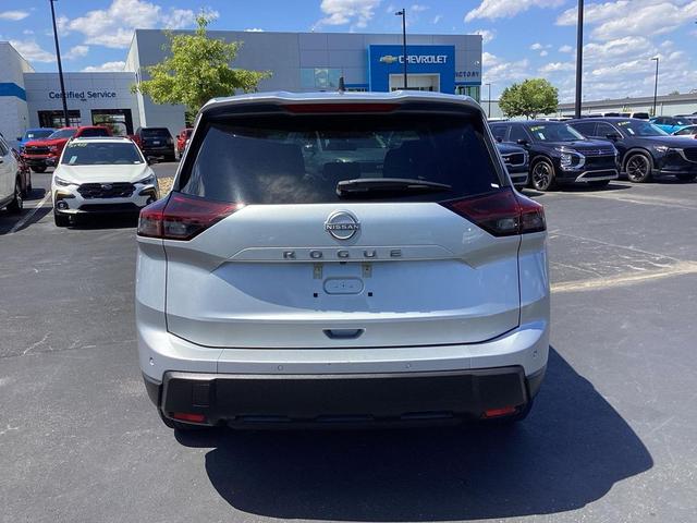 Photo of 2024 Brilliant Silver Metallic Nissan Rogue