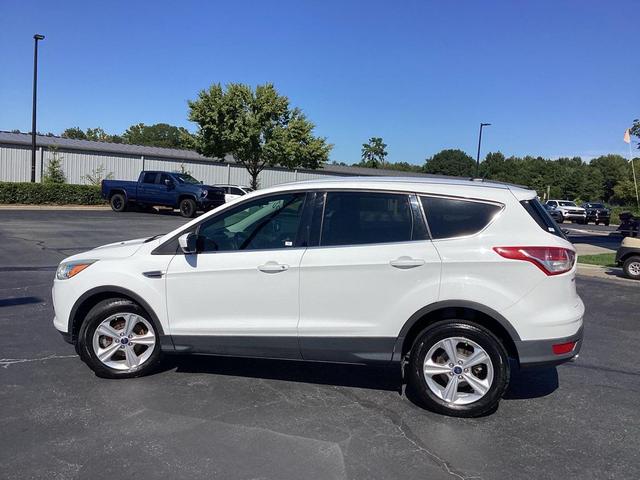 Photo of 2014 Oxford White Ford Escape