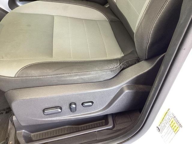 Photo of 2014 Oxford White Ford Escape