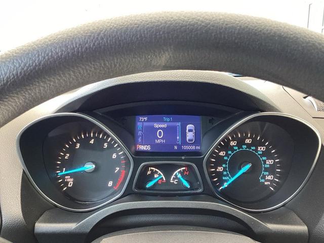 Photo of 2014 Oxford White Ford Escape