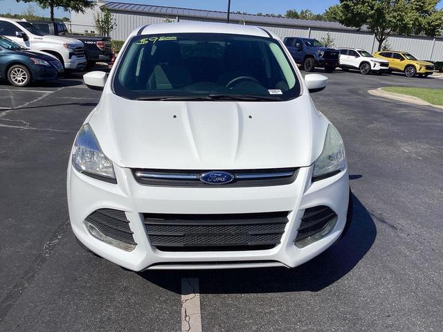 Photo of 2014 Oxford White Ford Escape