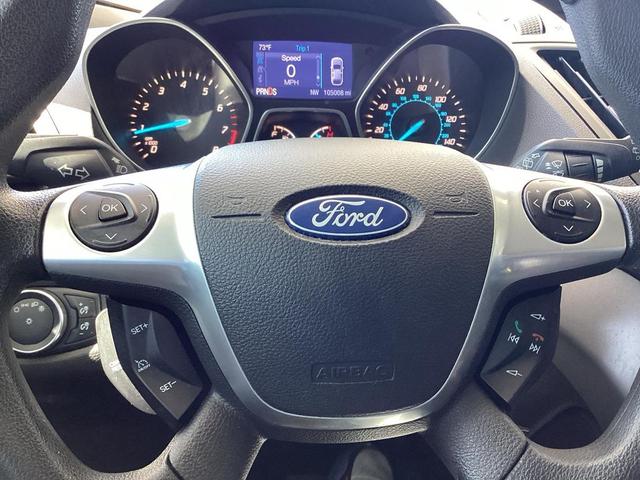 Photo of 2014 Oxford White Ford Escape