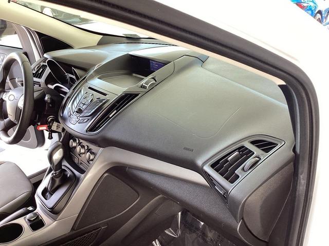 Photo of 2014 Oxford White Ford Escape