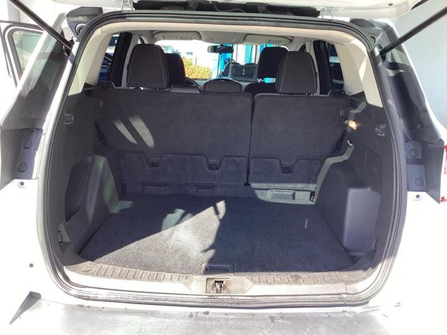 Photo of 2014 Oxford White Ford Escape