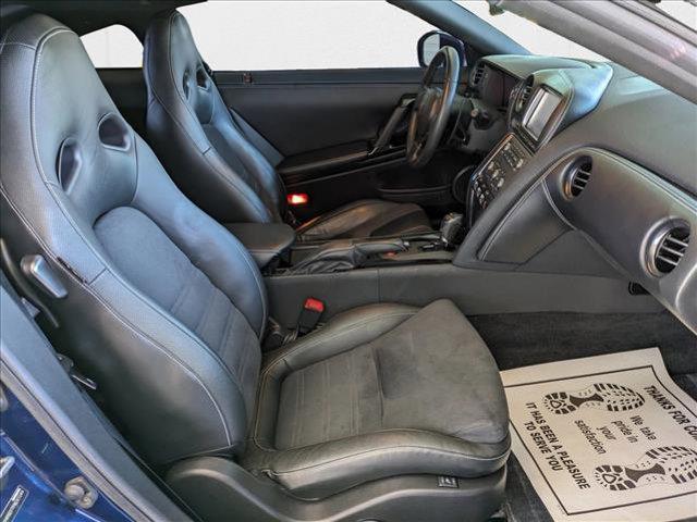 Photo of 2015 Deep Blue Pearl Nissan GT-R