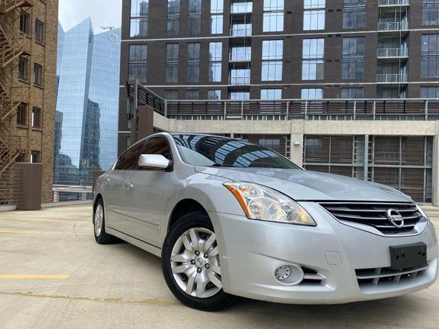 Photo of 2012 Gray Nissan Altima