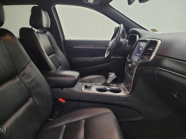 Photo of 2018 Diamond Black Crystal Pearlcoat Jeep Grand Cherokee