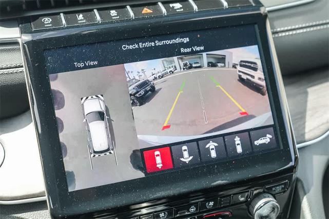 Photo of 2025 Silver Zynith Jeep Grand Cherokee