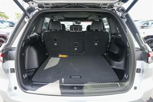 Photo of 2025 Silver Zynith Jeep Grand Cherokee