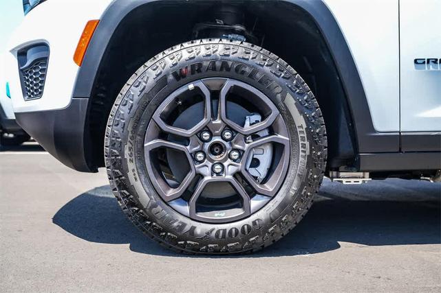 Photo of 2025 Bright White Clearcoat Jeep Grand Cherokee 4xe