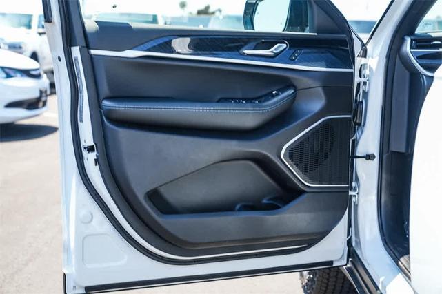 Photo of 2025 Bright White Clearcoat Jeep Grand Cherokee 4xe