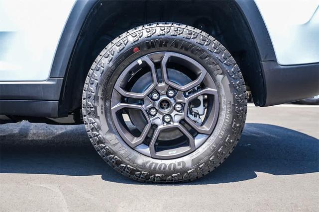 Photo of 2025 Bright White Clearcoat Jeep Grand Cherokee 4xe