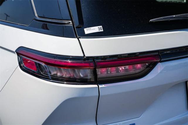 Photo of 2025 Bright White Clearcoat Jeep Grand Cherokee 4xe