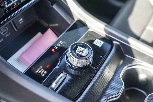 Photo of 2025 Diamond Black Crystal Pearlcoat Jeep Grand Cherokee L