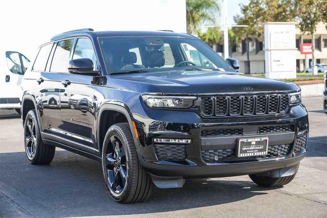 Photo of 2025 Diamond Black Crystal Pearlcoat Jeep Grand Cherokee L