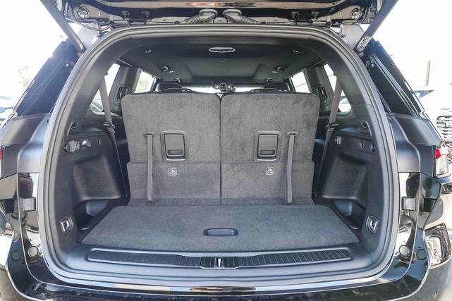 Photo of 2025 Diamond Black Crystal Pearlcoat Jeep Grand Cherokee L