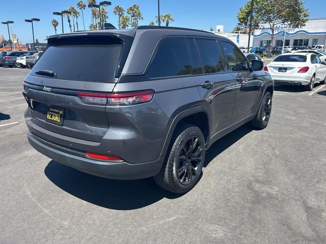 Photo of 2022 Baltic Gray Metallic Clearcoat Jeep Grand Cherokee