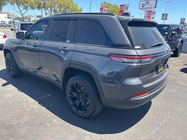 Photo of 2022 Baltic Gray Metallic Clearcoat Jeep Grand Cherokee