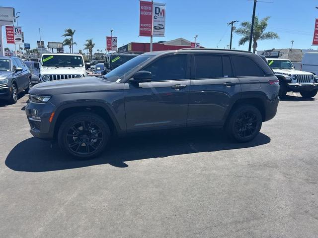 Photo of 2022 Baltic Gray Metallic Clearcoat Jeep Grand Cherokee