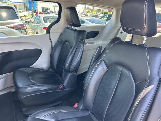 Photo of 2022 Granite Crystal Metallic Clearcoat Chrysler Pacifica Hybrid