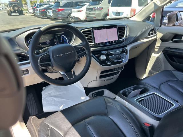 Photo of 2022 Granite Crystal Metallic Clearcoat Chrysler Pacifica Hybrid